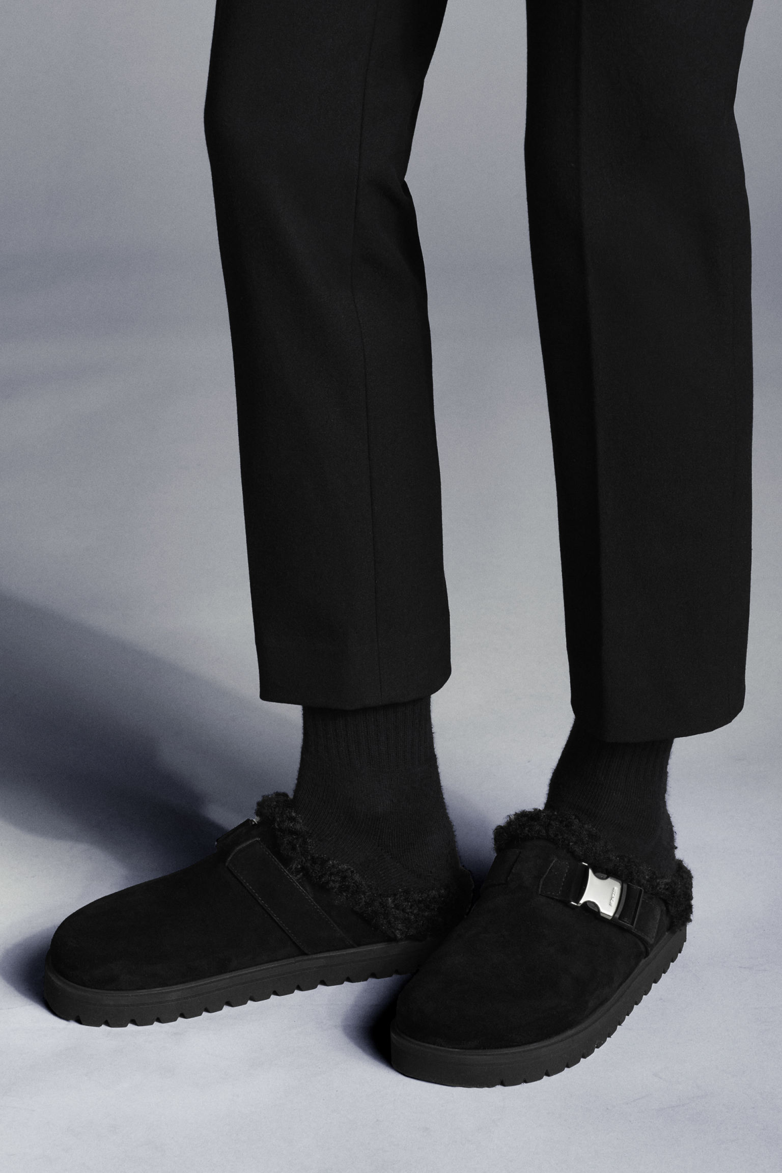 插扣合成材料衬里与边沿采用绒面革制成男士穆勒鞋采用绒面皮革制成