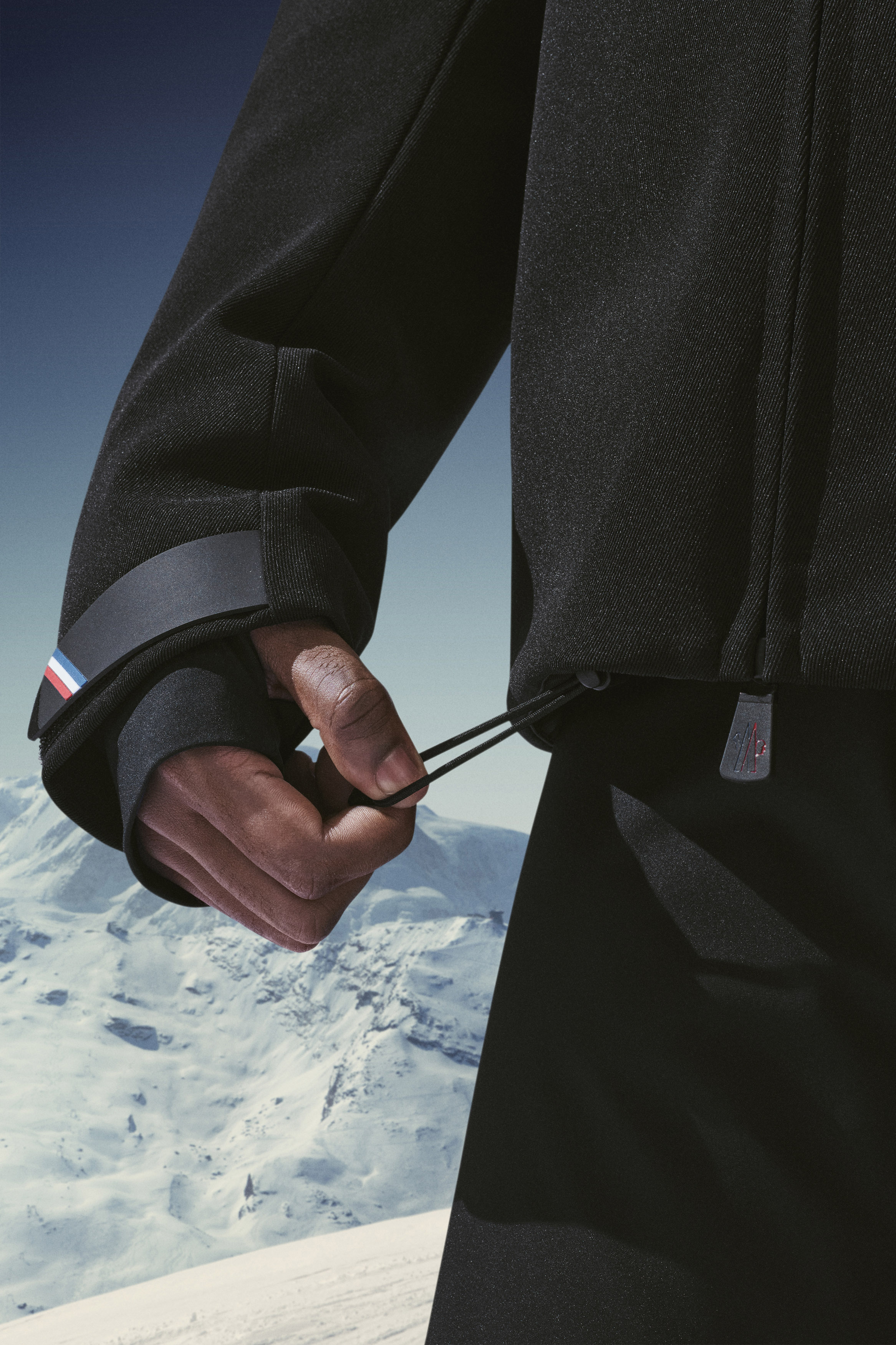 Praz 短款收腰羽绒夹克星钻黑– 短款羽绒服– 男装| Moncler 盟可睐 Praz 短款收腰羽绒夹克星钻黑– 短款羽绒服– 男装| Moncler 盟可睐