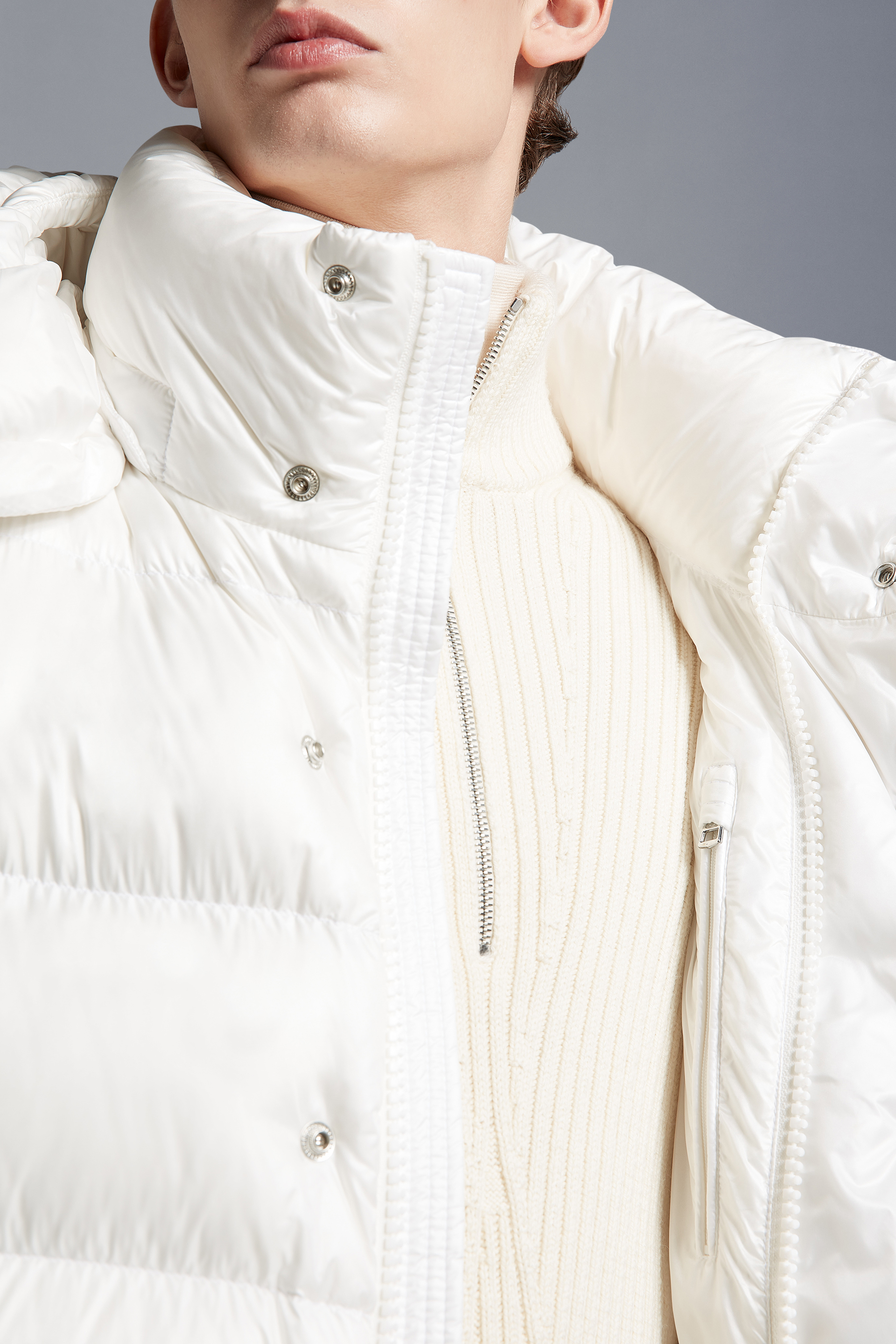 Moncler Maya 70冬季短款男士羽绒服夹克外套白色– 短款羽绒服– 男装 