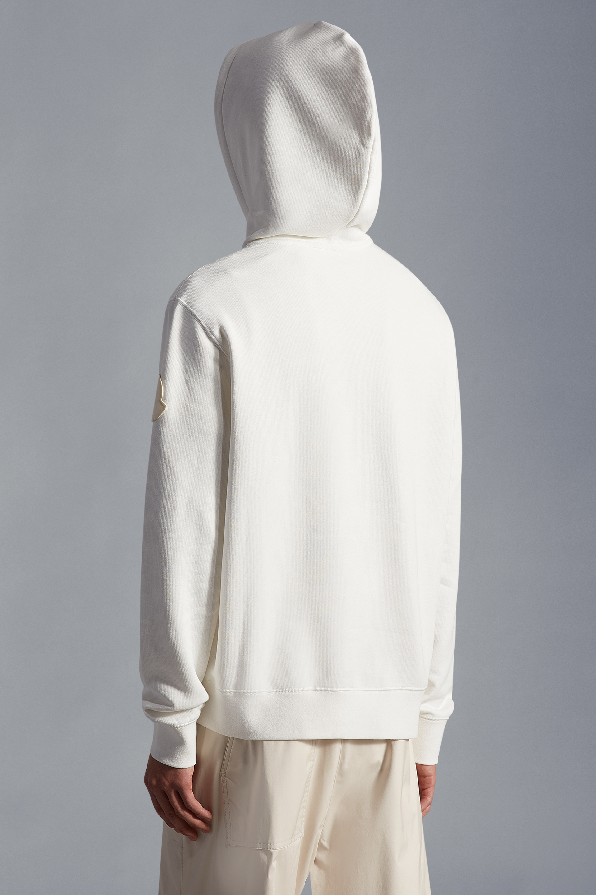 男士徽标连帽卫衣雪花白– 2 Moncler 1952 男装– Genius | Moncler 盟可睐