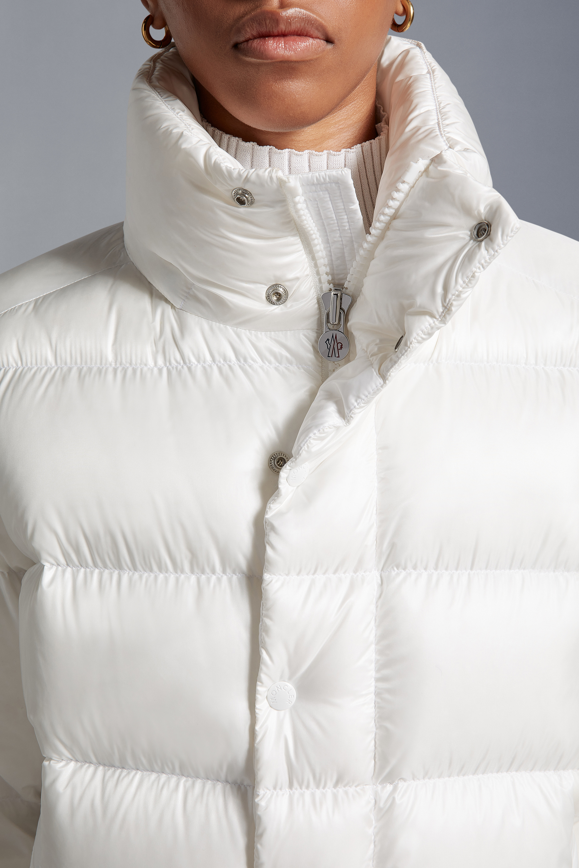 Moncler Maya 70冬季短款女士羽绒服夹克外套白色– 短款羽绒服– 女装 