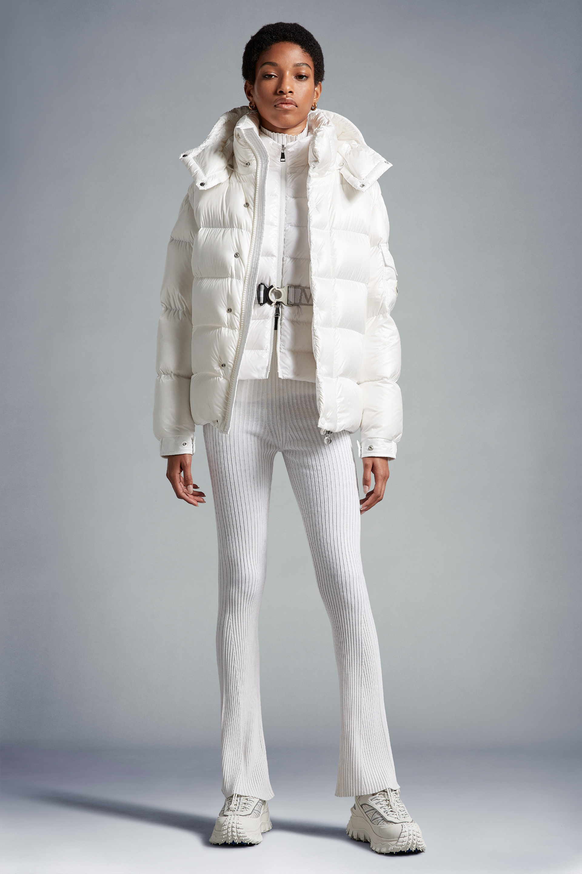 Moncler Maya 70冬季短款女士羽绒服夹克外套白色– 短款羽绒服– 女装 