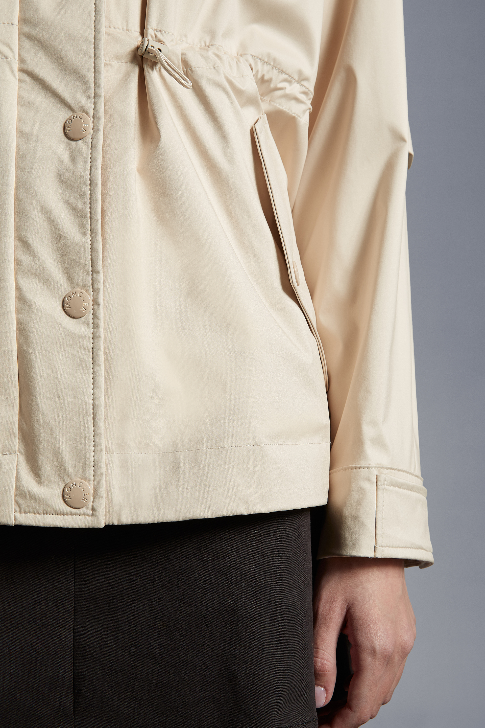 春季新品Valiere女士派克大衣象牙白– 薄款外套和风衣– 女装| Moncler 