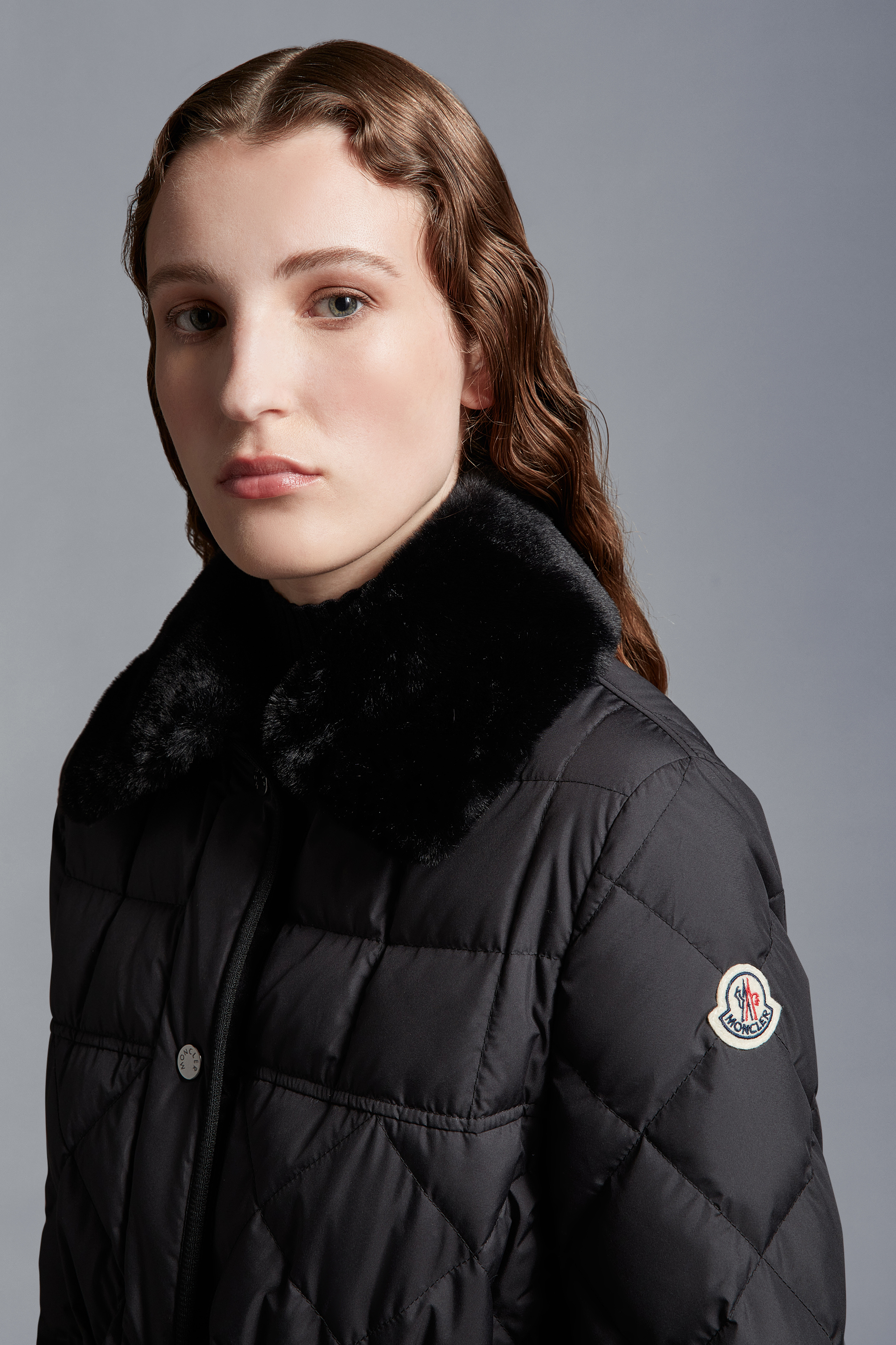 秋冬新品Cygne短款女士羽绒服夹克外套黑色– 短款羽绒服– 女装| Moncler 