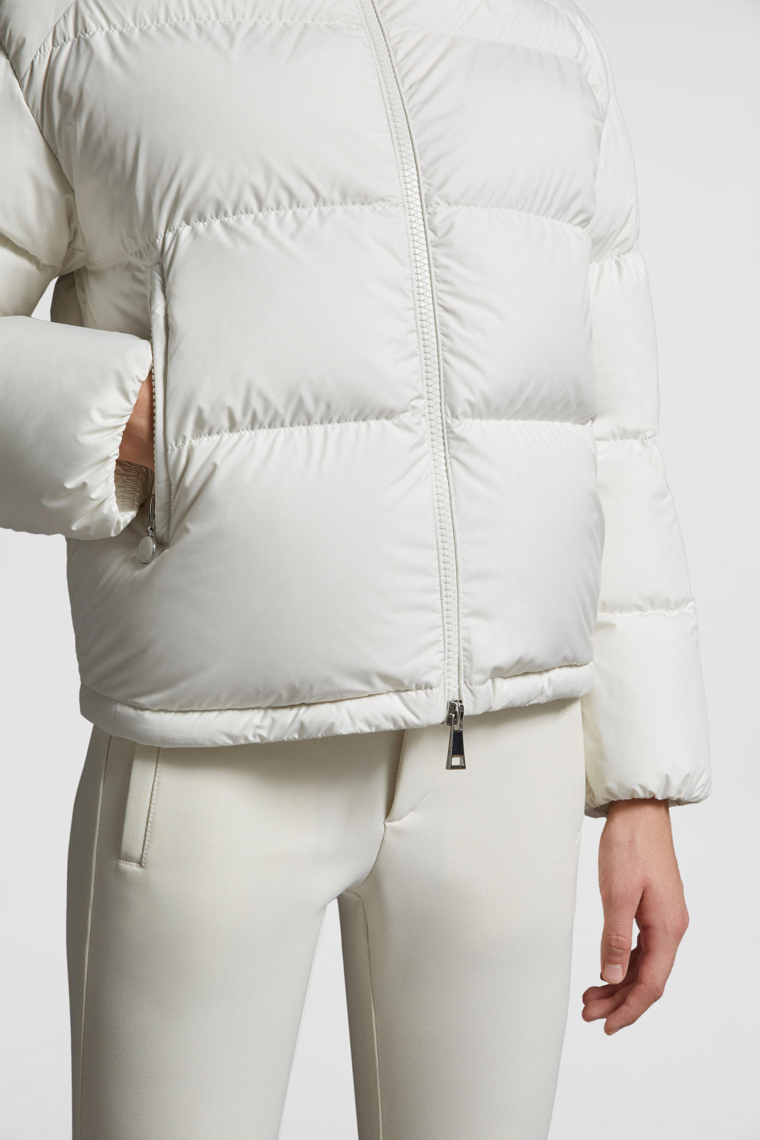 秋冬新品 mino女士羊毛饰边兜帽短款羽绒服夹克外套 白色 – 短款羽绒