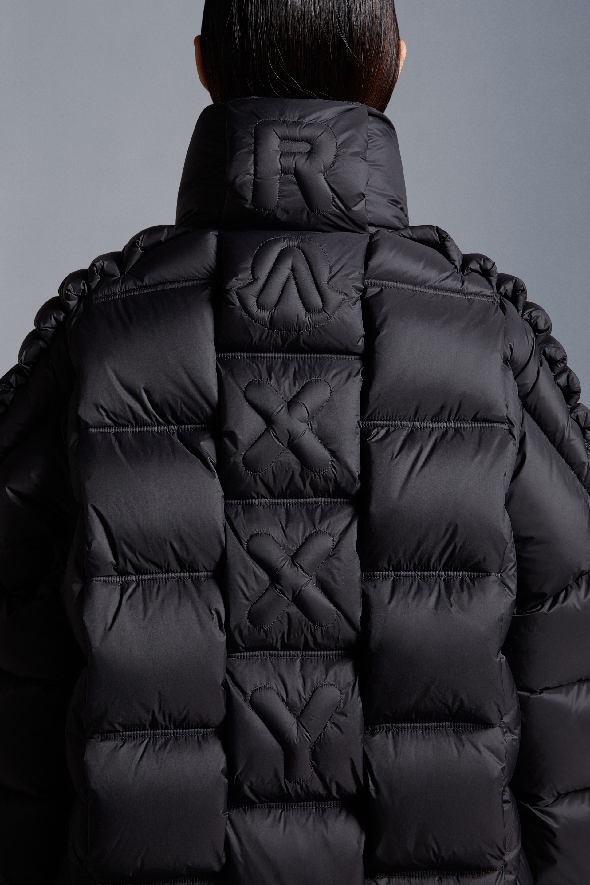 Moncler羽绒服。XS 新品 黑色Badyf女童连帽合成材料饰边羽绒夹克外套- 羽绒服&马甲for 男