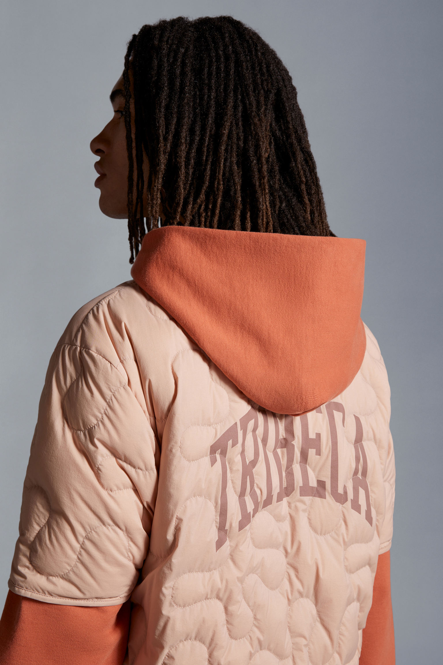 男女款羽绒加衬短袖衬衫 粉彩红 – 女装 – 女装 | moncler 盟可睐