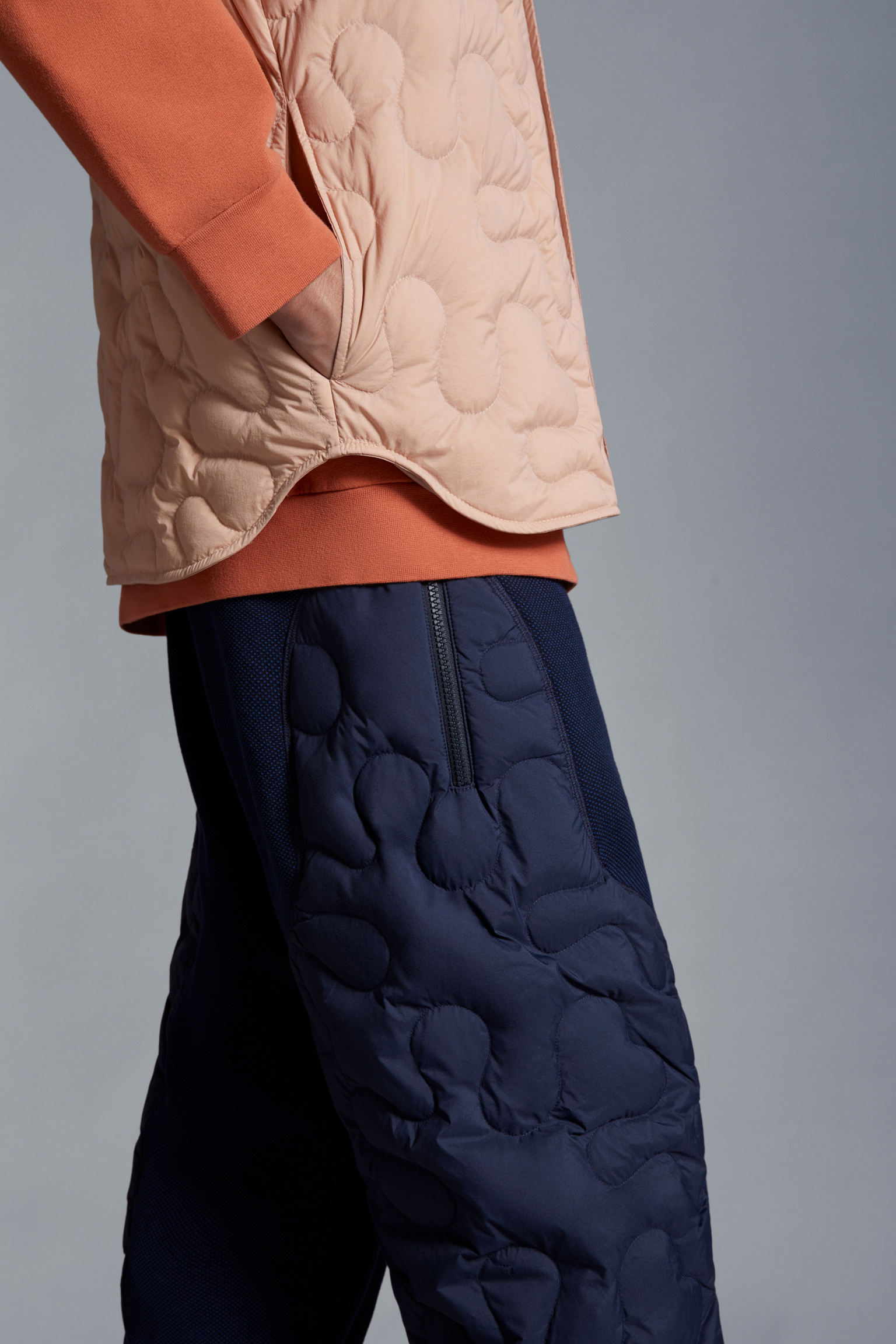 男女款羽绒加衬短袖衬衫 粉彩红 – 女装 – 女装 | moncler 盟可睐