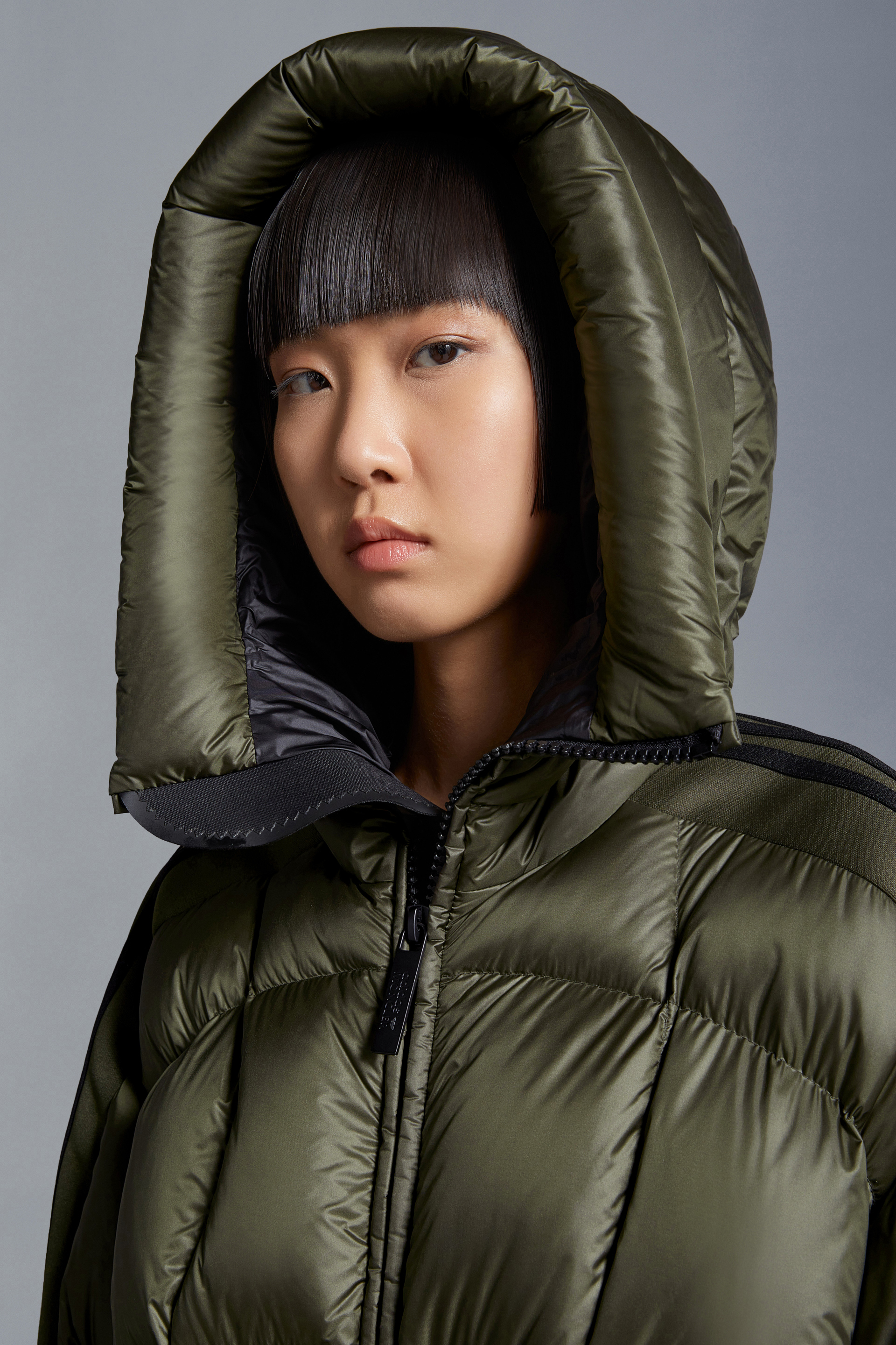 Bonneval女士兜帽长款羽绒服夹克外套– Moncler x adidas
