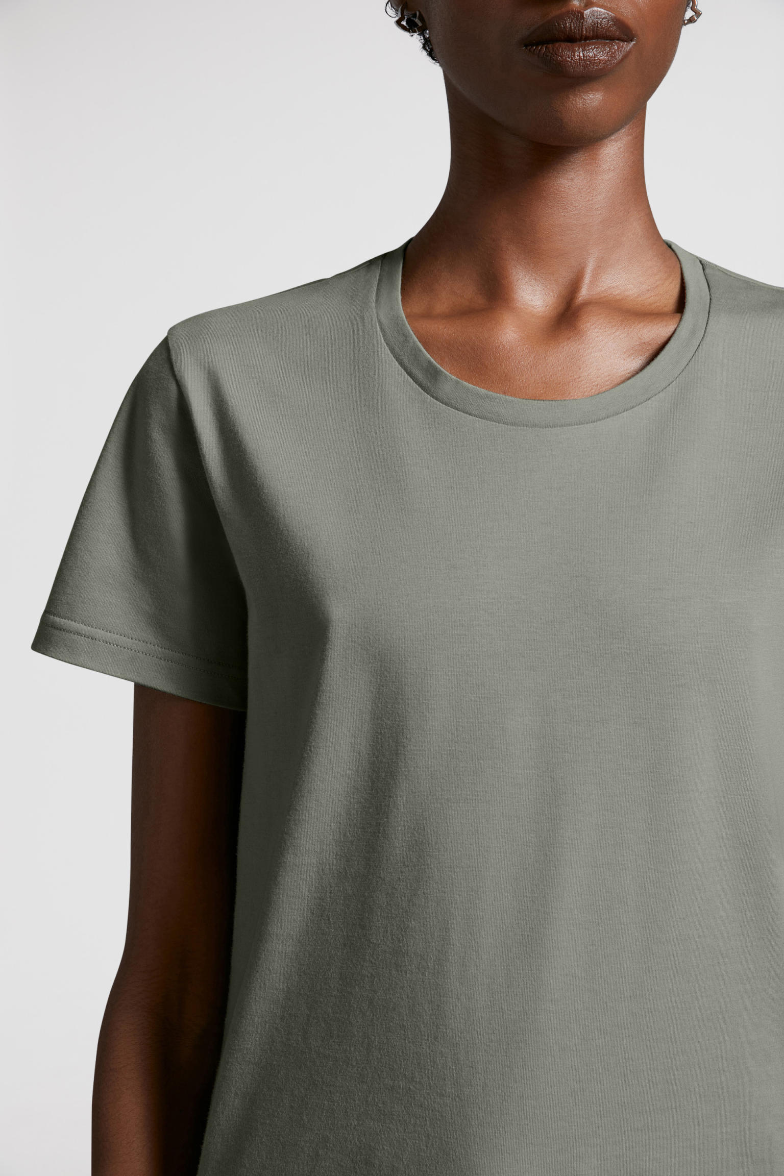 女士纯色圆领短袖t恤 浅灰色 – 上衣和t恤 – 女装 | moncler 盟可睐
