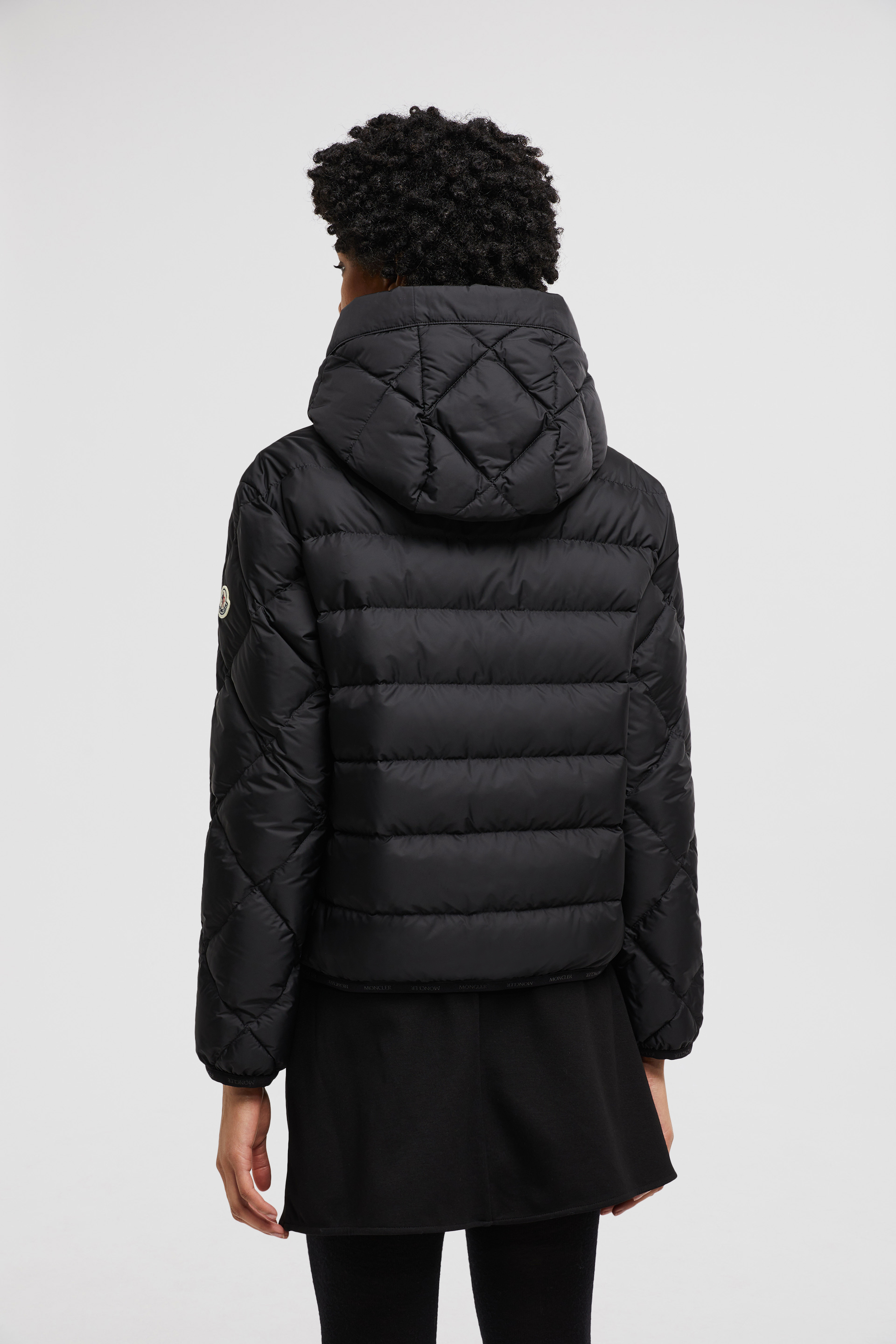 Arvouin短款女士羽绒服夹克外套黑色– 女装– 女装| Moncler 盟可睐